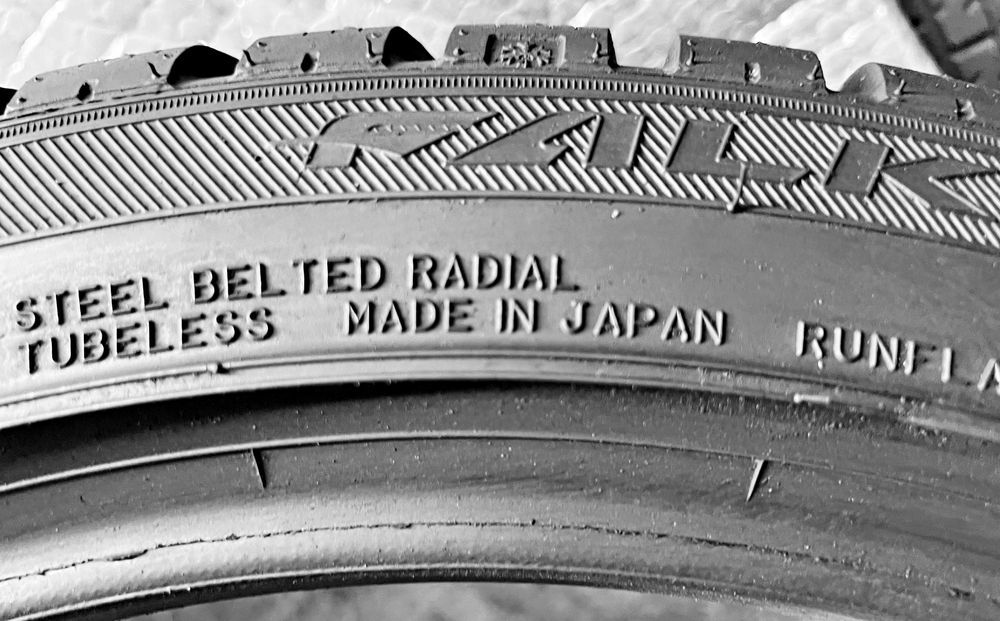 Шини Б/в 245.40.19 пара  Falken