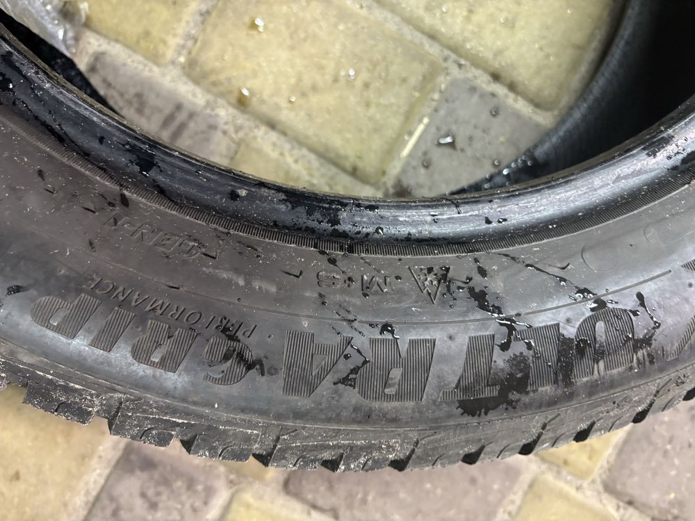 Шини зимові R17 225/55 Goodyear 4шт.(ціна за скат)