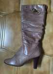 Botas de salto e cano alto