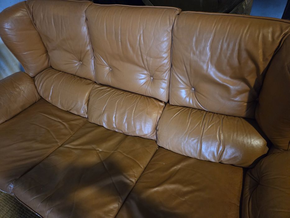 Conjunto de sofás em pele