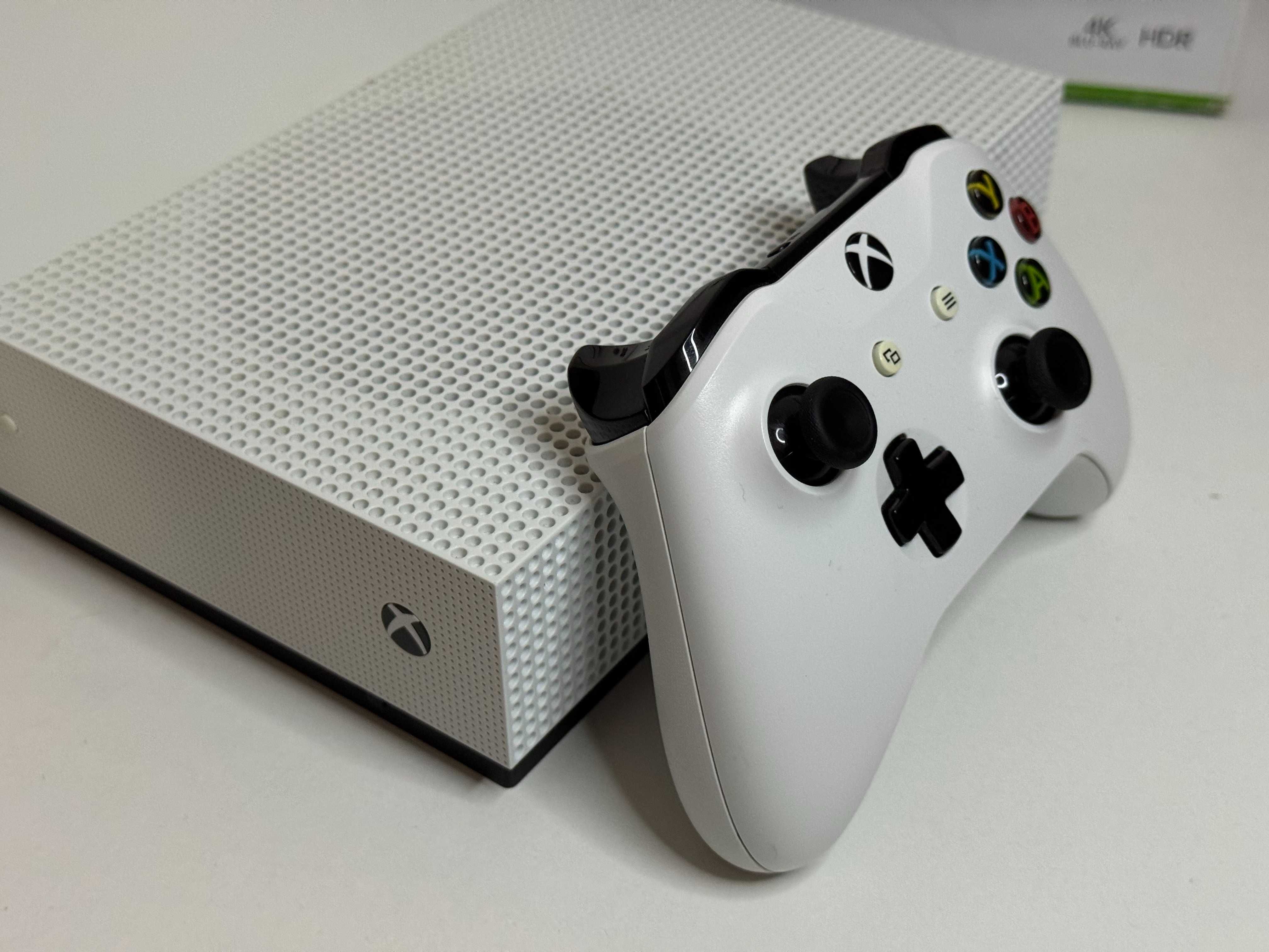 Konsola XBOX ONE S 1TB z Padem Napędem i Pudłem Super Stan