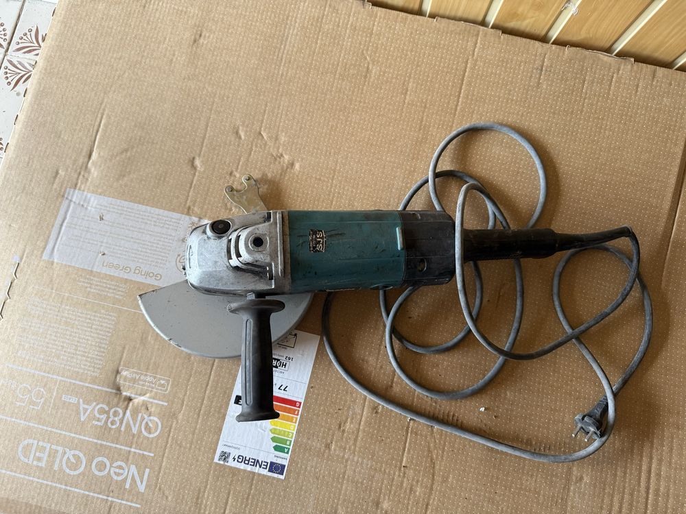 Болгарка Makita 9079S (230 мм, 2000 Вт)