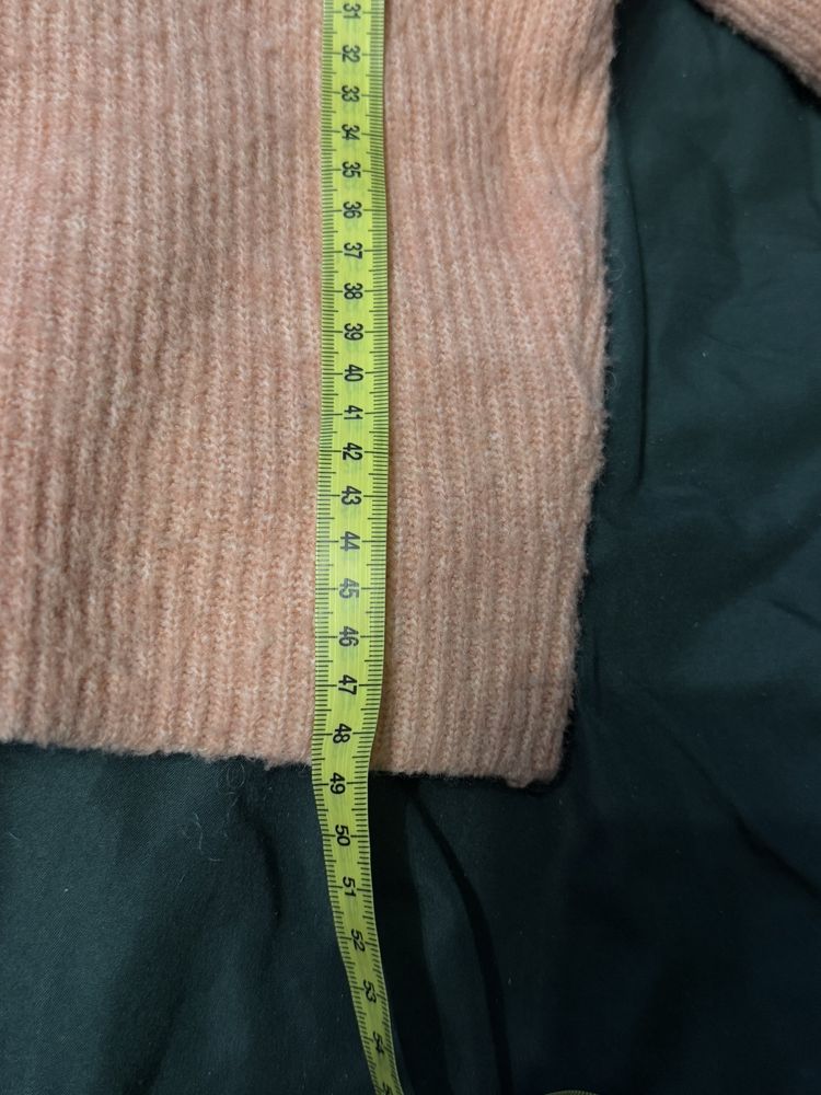 Sweter w kolorze pudrowego różu