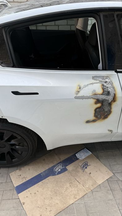 Алюмінієва задня права дверка Tesla Y оригінал