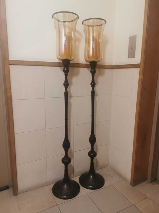 2 castiçais altos em metal e vidro TOP
