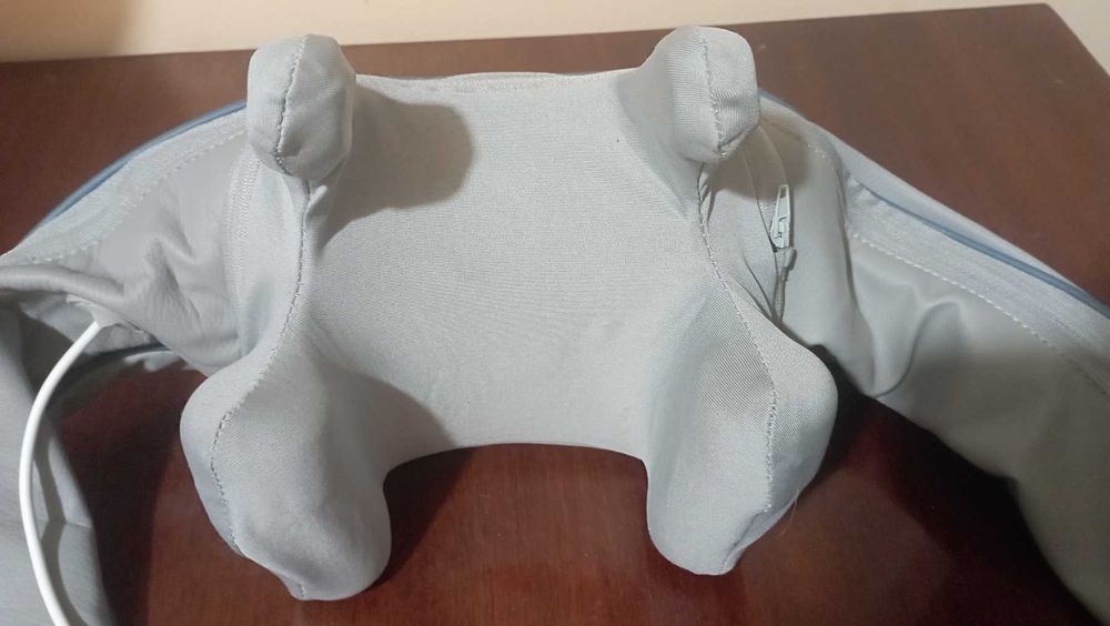 Масажер для спини та шиї