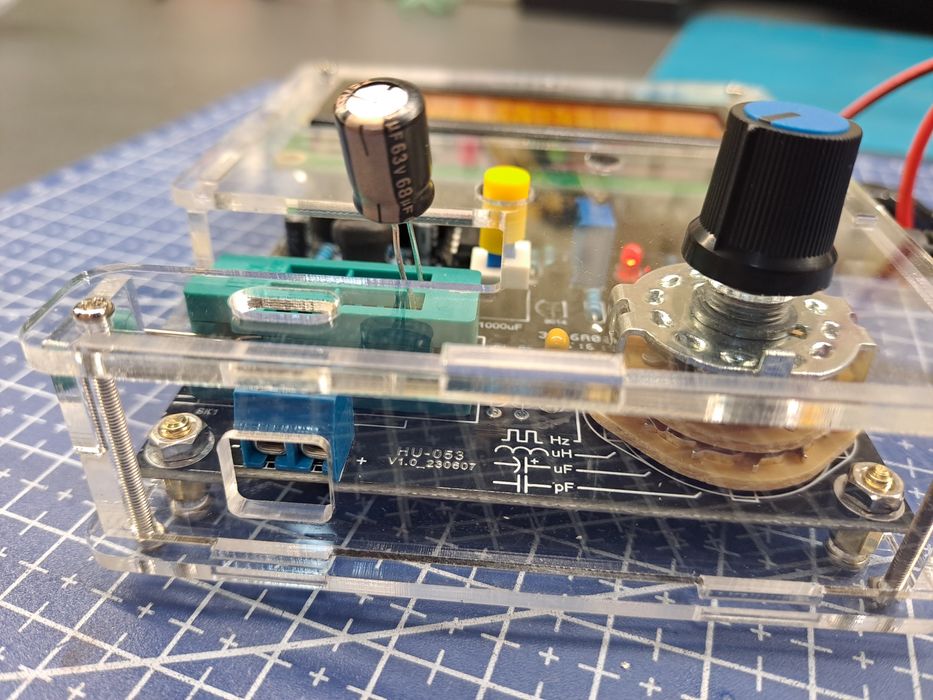 Тестер конденсаторів, індуктивності, частоти.