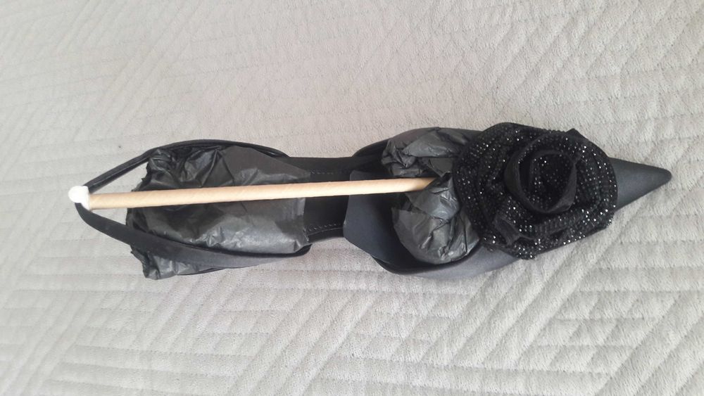 Нові чорні туфлі босоніжки Mango 38 р сатинові з квіткою