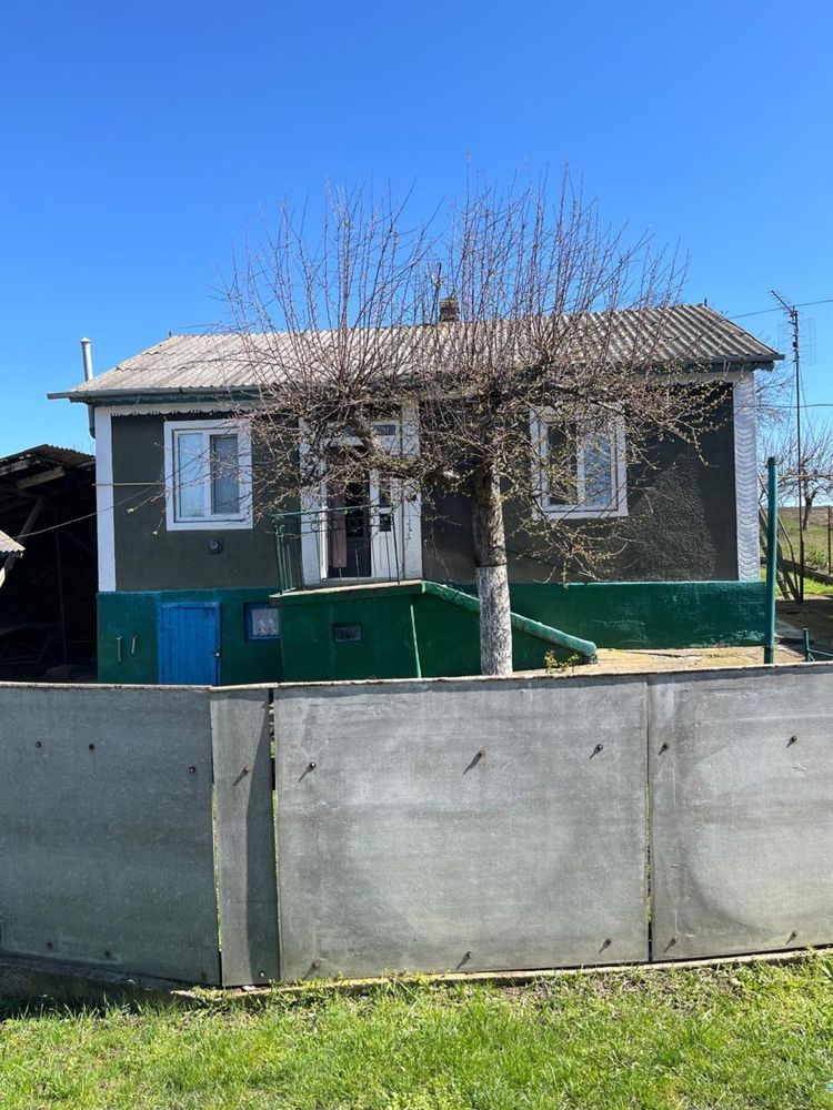 Будинок + земля (Новоселицький Район Село Слобода)