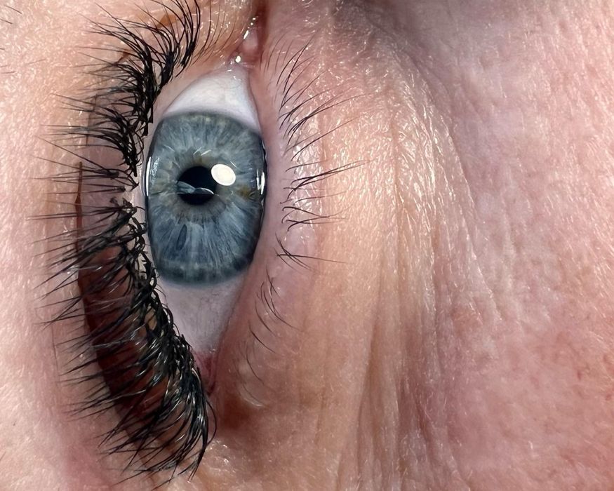 Нарощування вій та фарбування брів