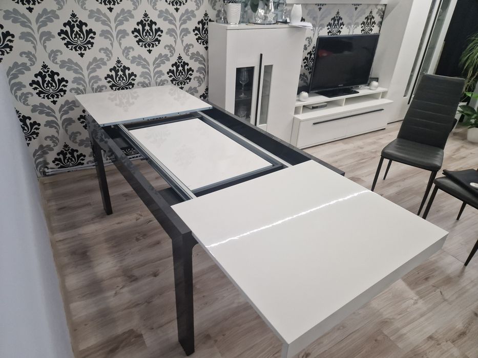 Stół do salonu rozkładany