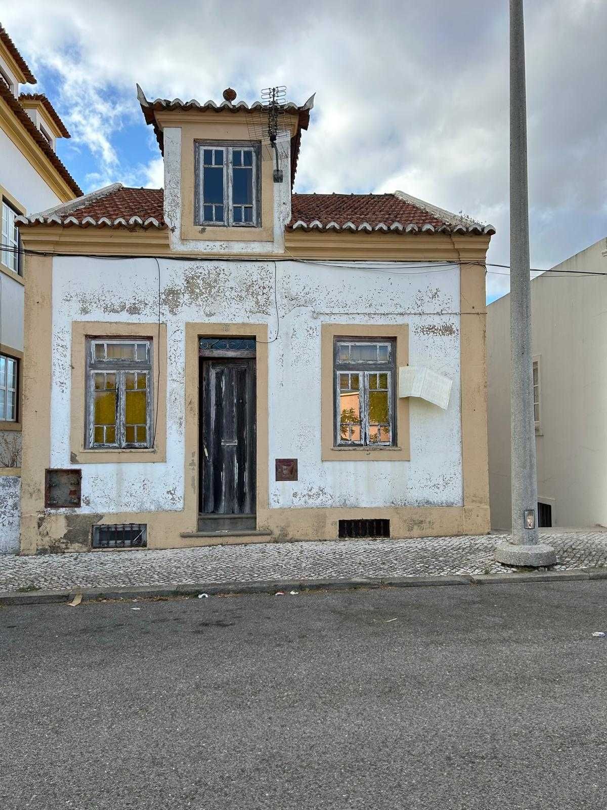 Moradia T5 em Abrantes!