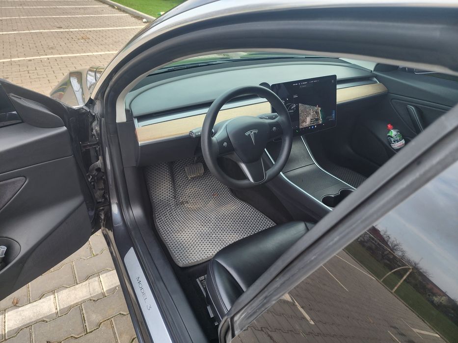 Продам Tesla model 3 2018г