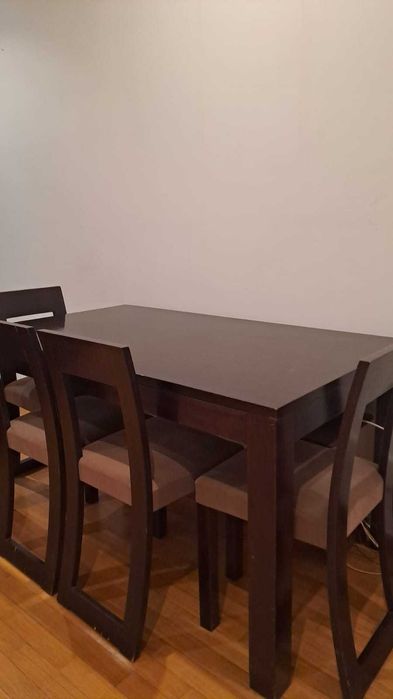 Mesa e 4 Cadeiras para venda