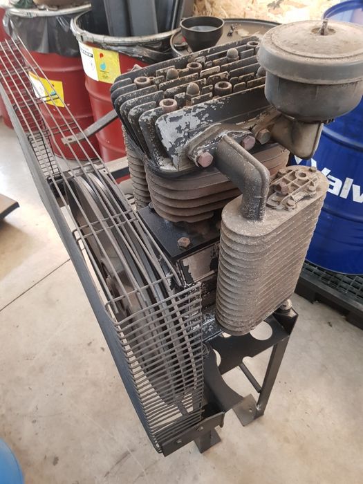 Compressor trifásico sem depósito.