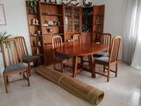 Móveis de sala de jantar,tapete e quarto