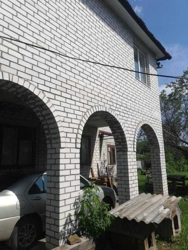 2 поверховий цегляний будинок у центрі Дергачів, 7 км від Харкова.