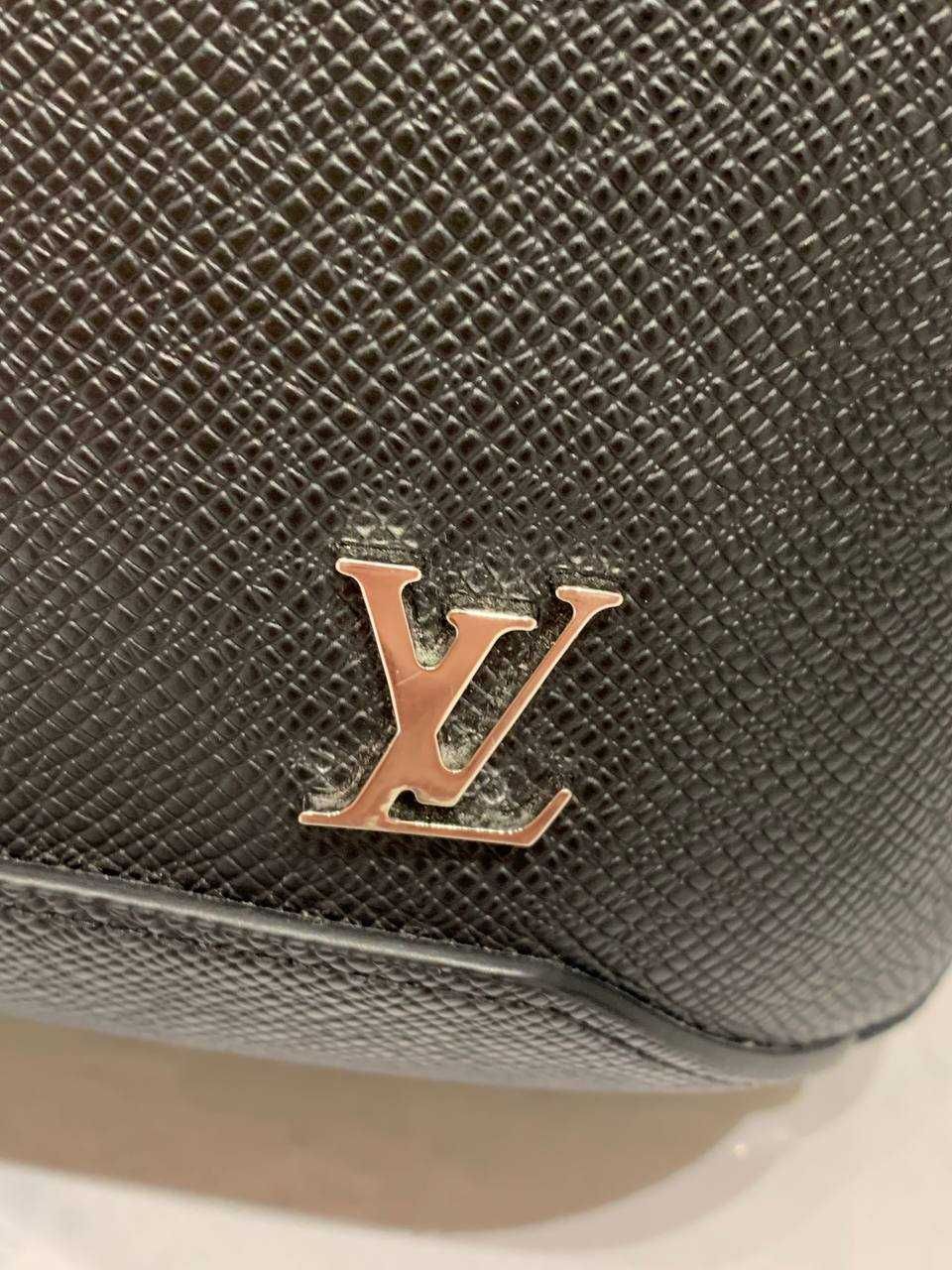 Louis Vuitton AVENUE SLING Taiga, оригінал