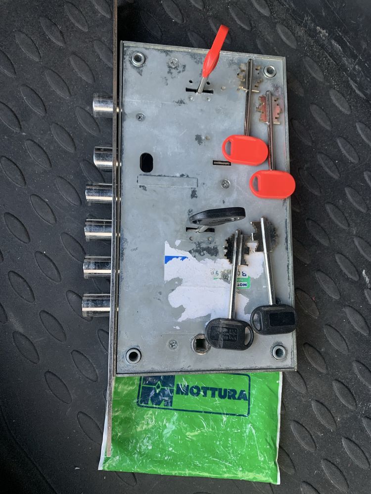 Дверні замки Motura,Cisa,Mul-T-lock