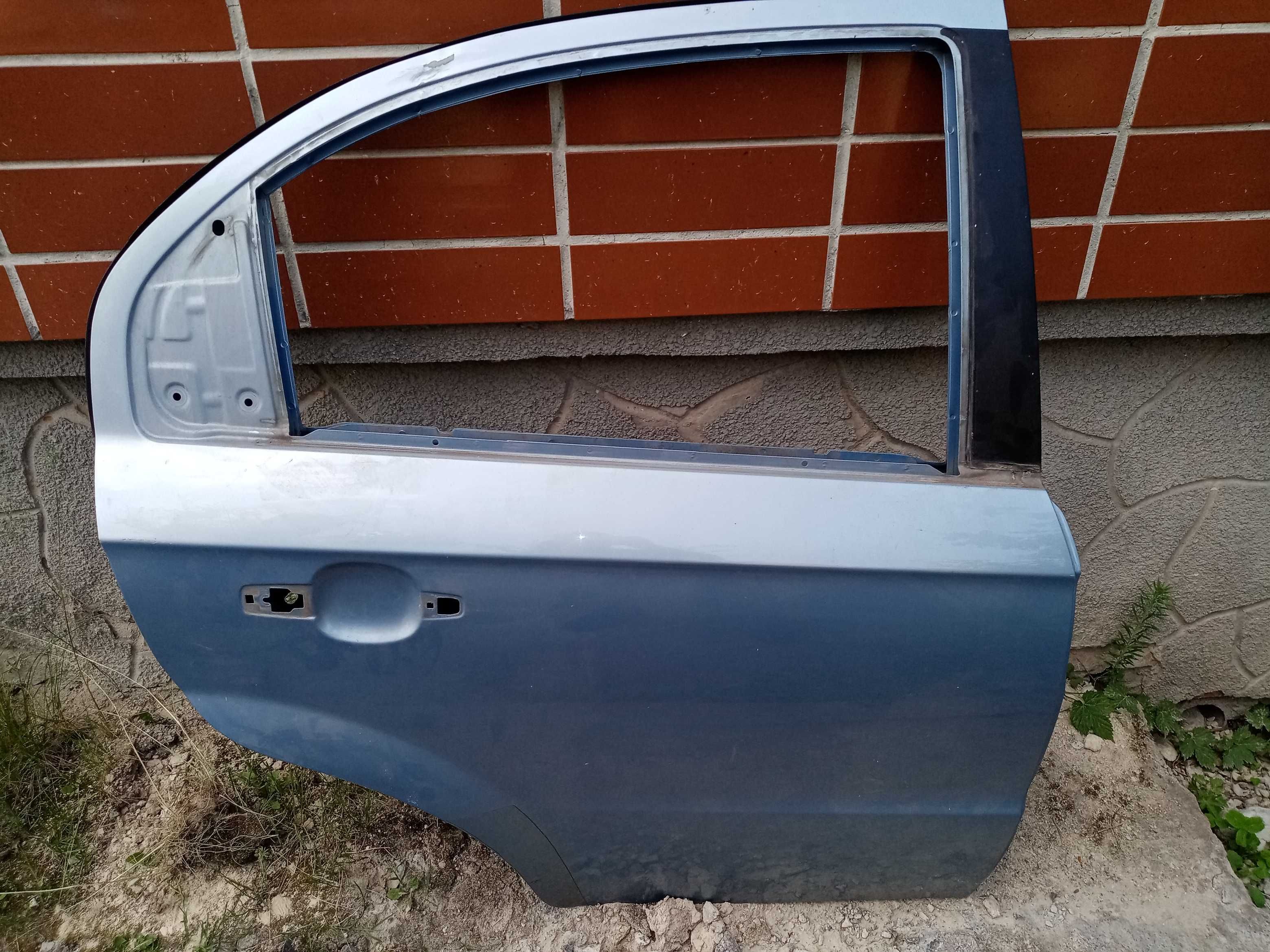 Продам задні двері авео