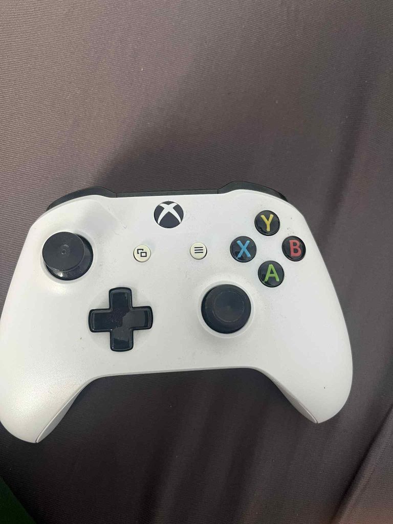 Xbox One S 2 pady 11 gier