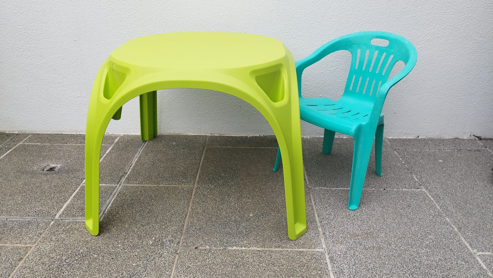 Cadeira e mesa brincar
