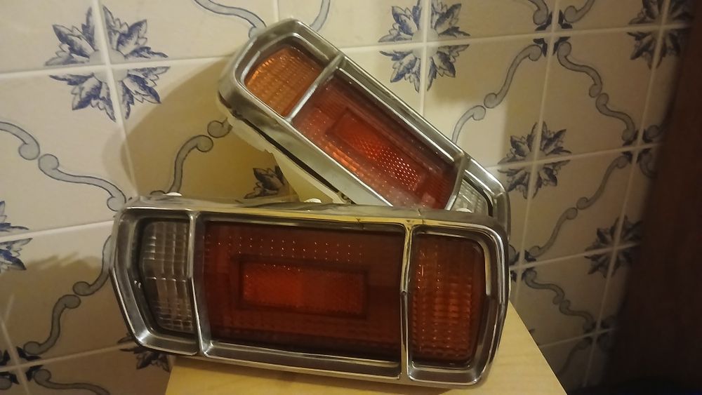 Par de Farolins datsun 1200 traseiros