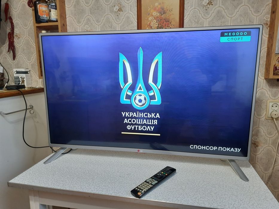 Телевизор LG 43" smart