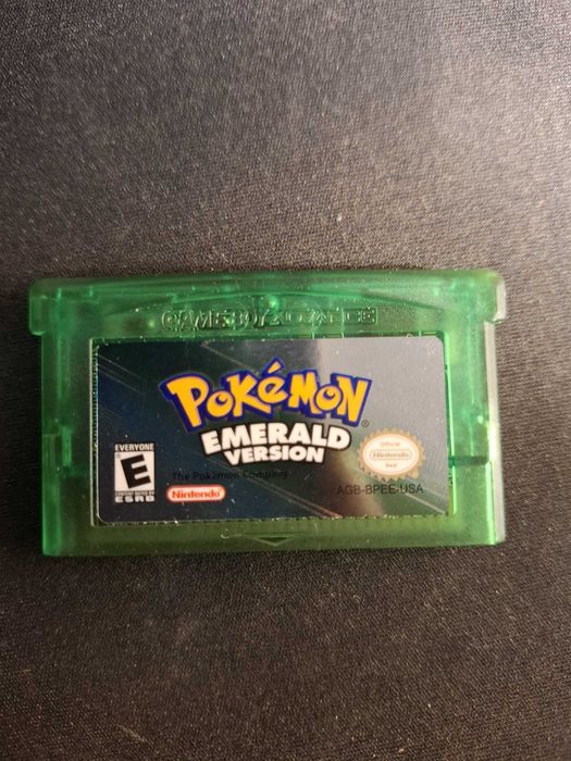 Pokémon Emerald Version - Game Boy Advance (NINTENDO)