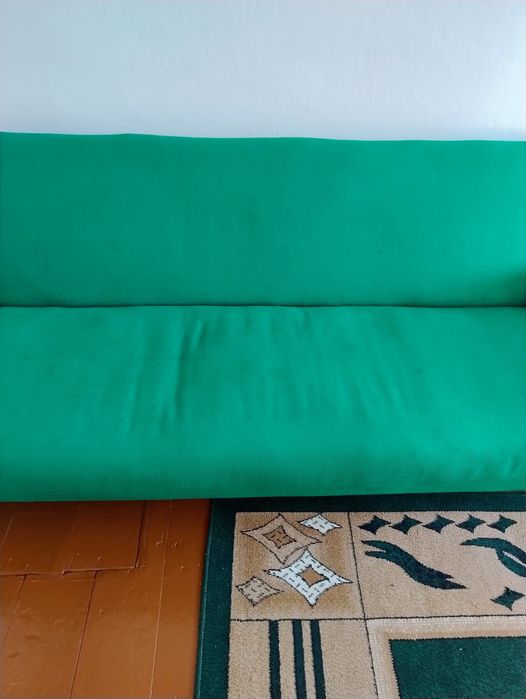 Зелений диван безкоштовно