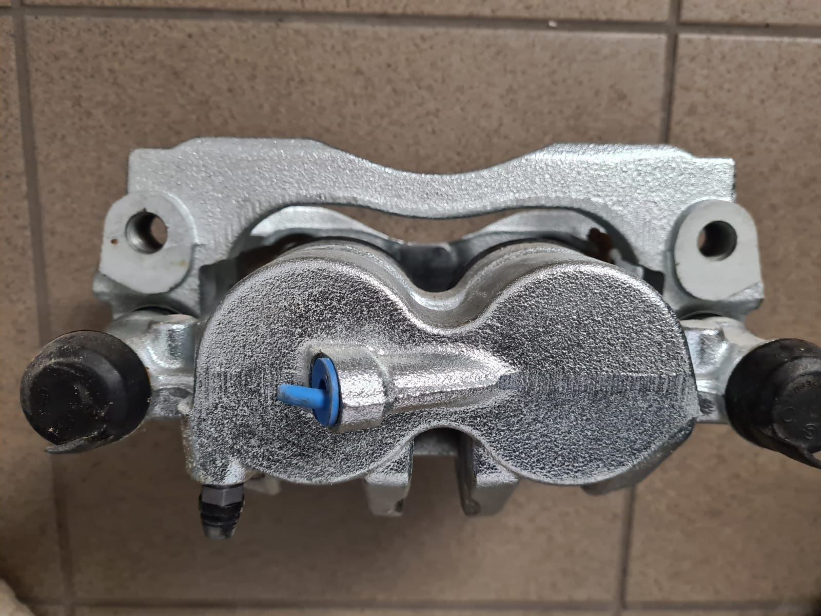Iveco OE  zacisk hamulcowy przód P