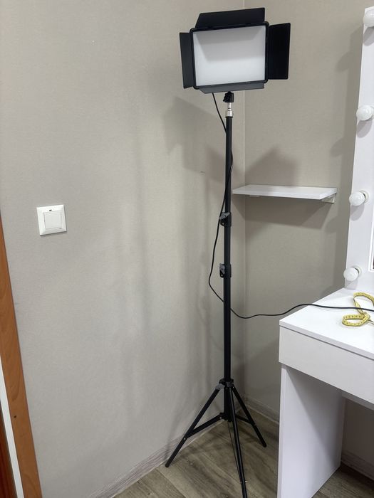 Продам лампу + штатив