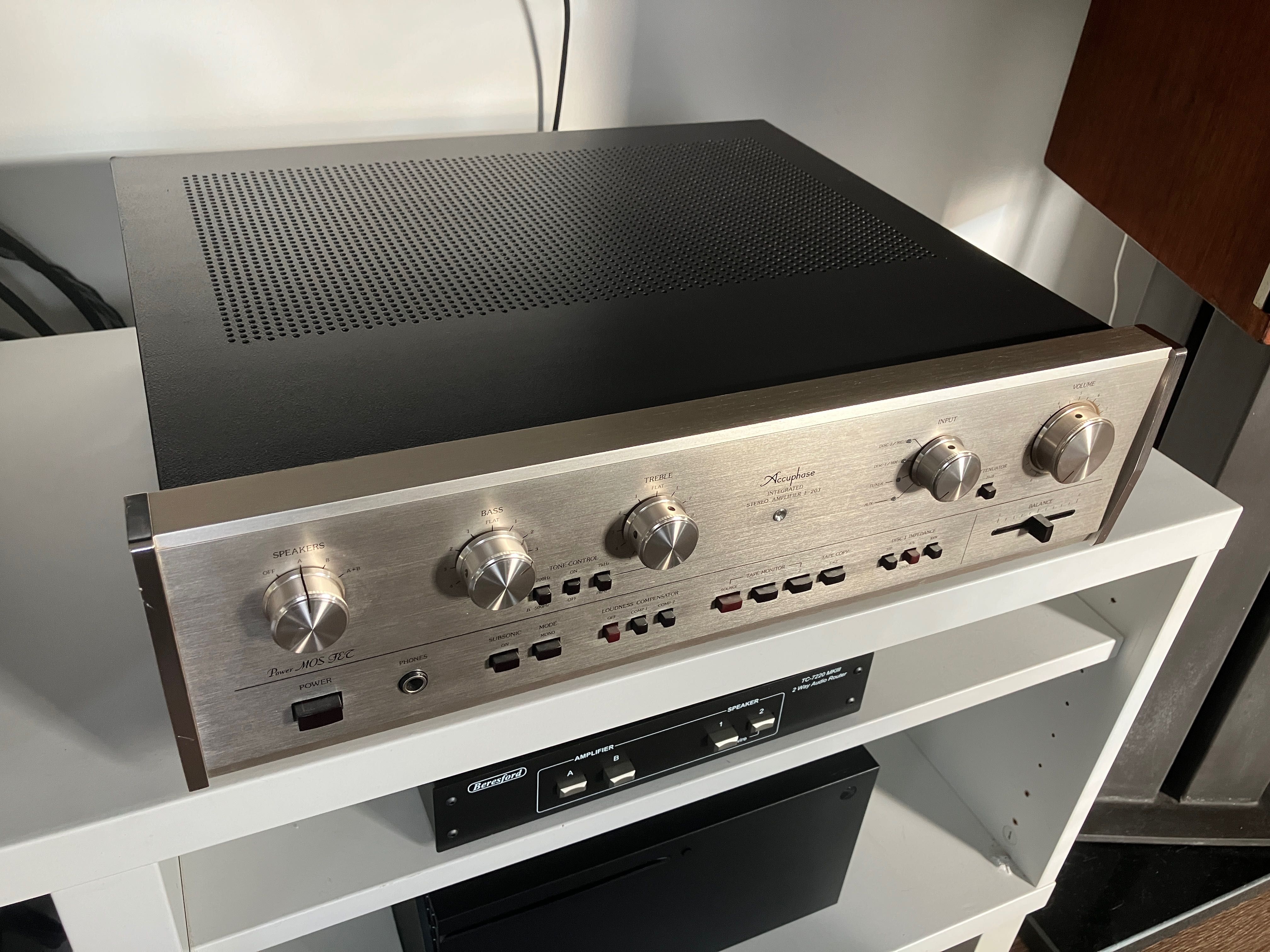 Klasyka High End Piękny Accuphase E 203