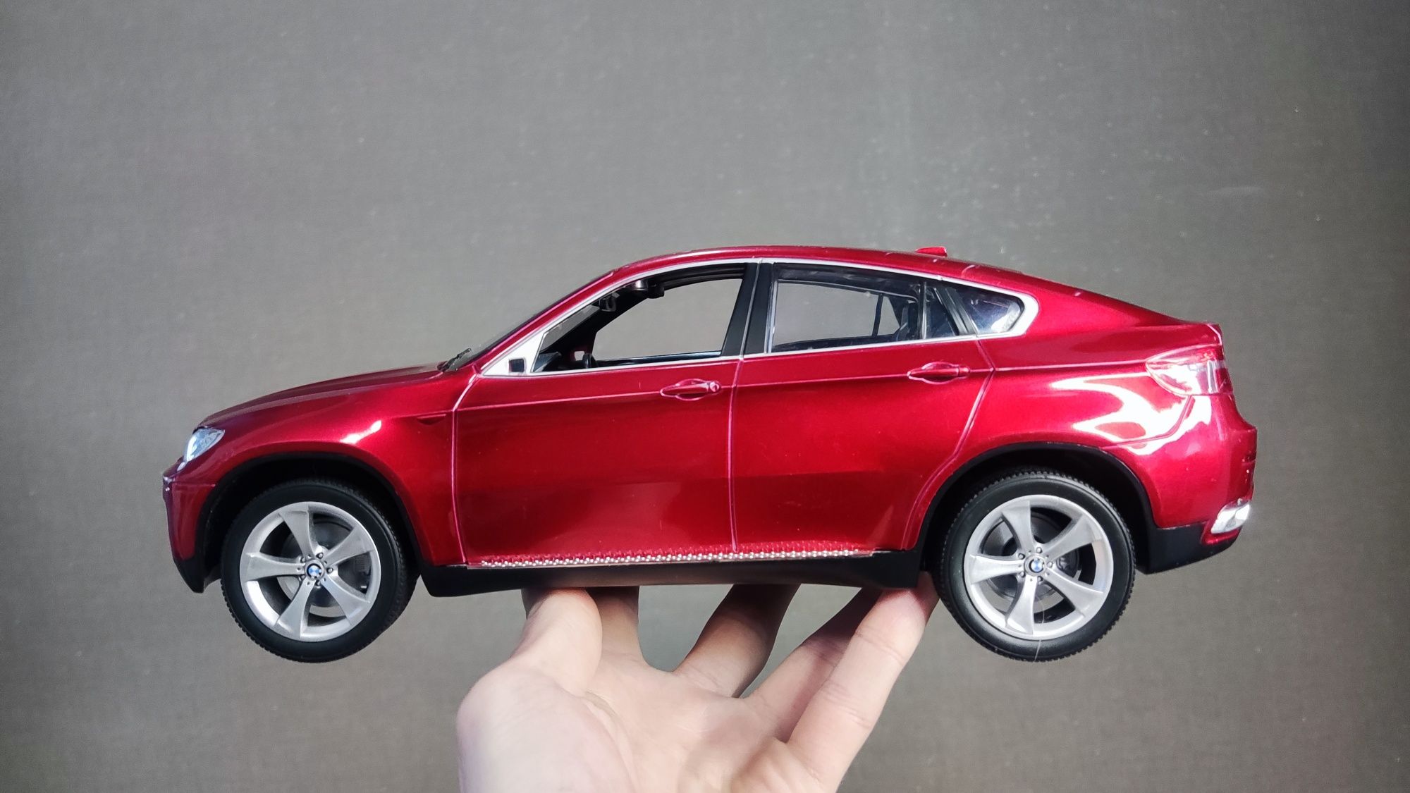 BMW X6 30 см 1:16 на аккумуляторе