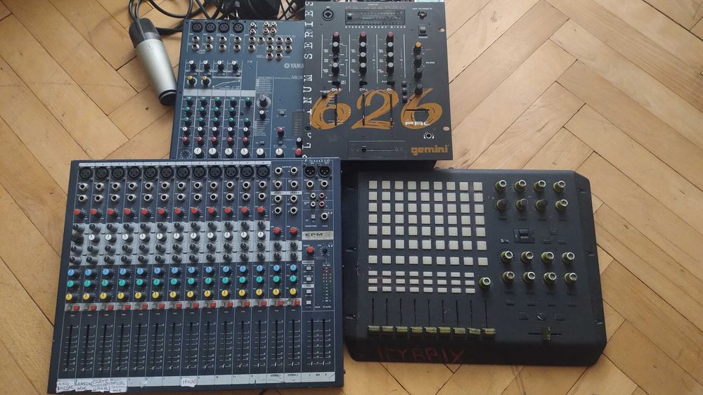 Sprzęt muzyczny: Akai APC40, Soundcraft EPM 12, Yamaha82cx, Gemini 626