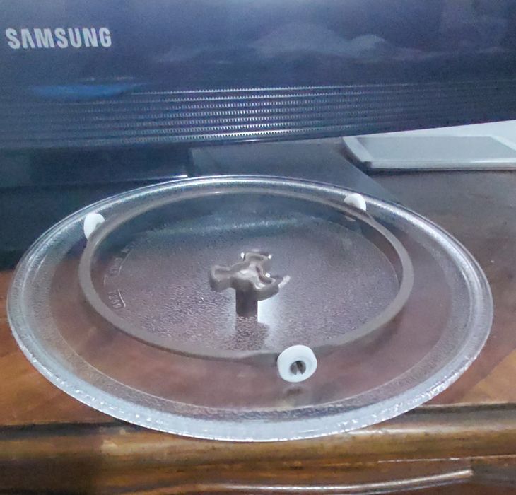 Microondas vendo prato completo Orima