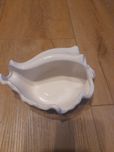 Biała ceramiczna muszla