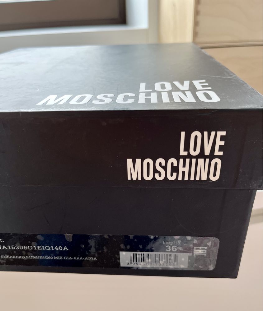 Sapatilhas novas Love Moschino para senhora tamanho 36 multicolor.