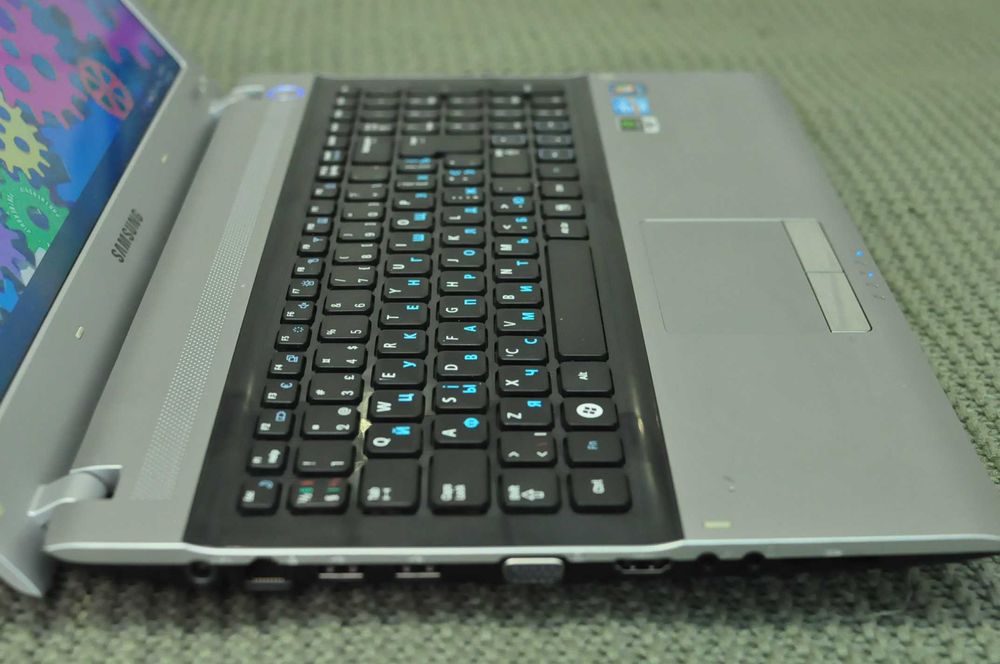 Игровой ноутбук Samsung rv 520 (Core i5 / 16Gb/SSD /video 2Gb)