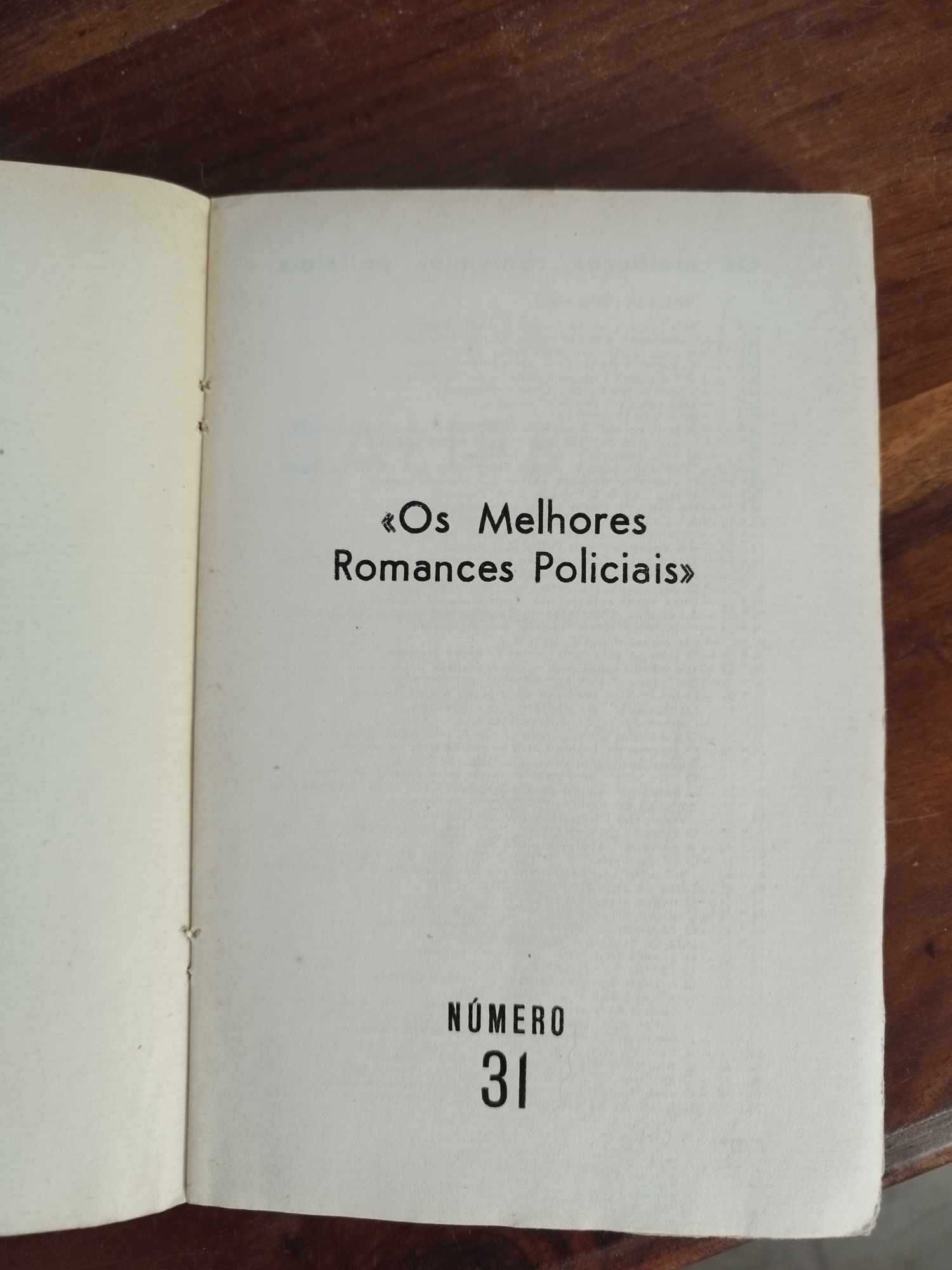 Livro Os melhores Romances Policiais