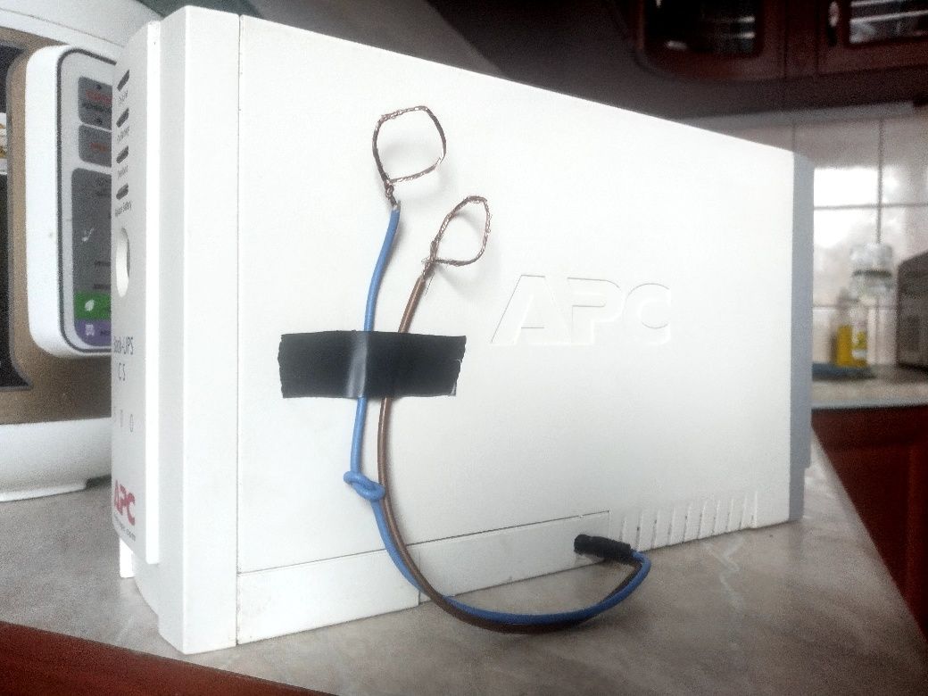 Упс безперебійник APC 500 (500VA, 300W)
