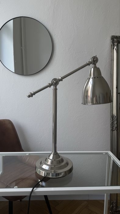 Stylowa metalowa lampa biurkowa / stołowa