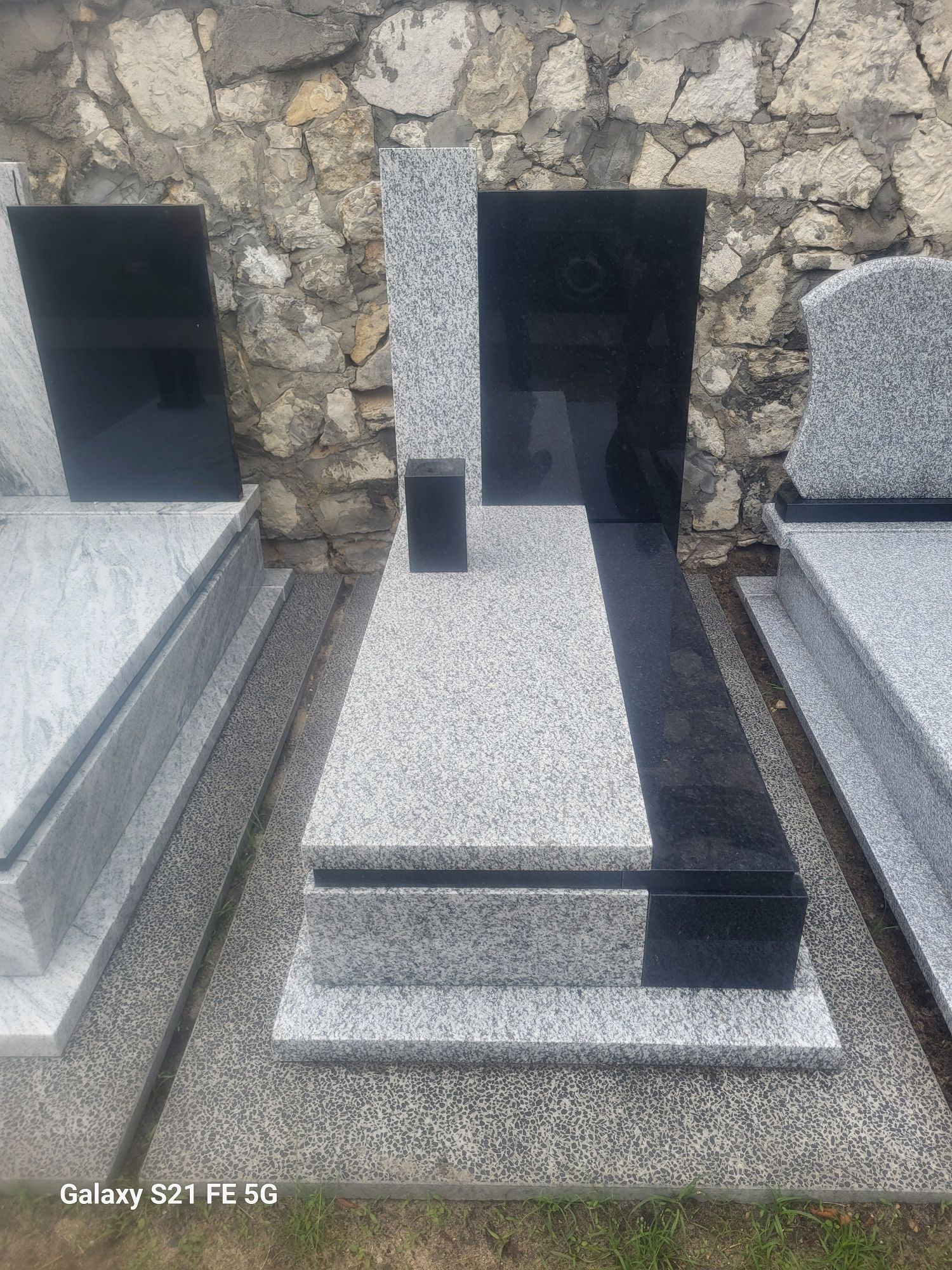 Nagrobki granitowe od 4500 zł Podwójne od 7000 zł