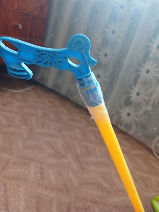 Продам каталка на палочке