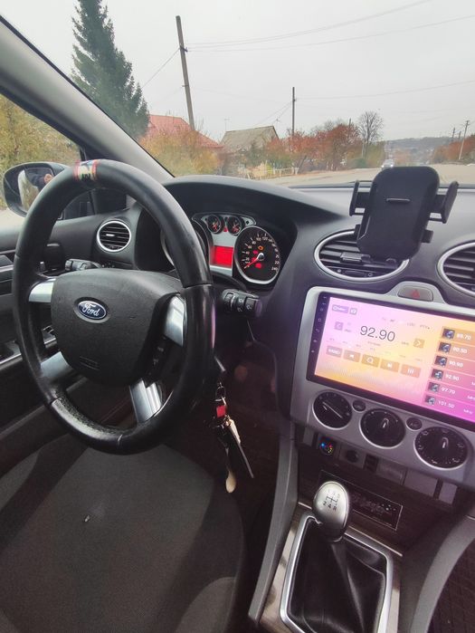 Продам автомобіль Форд фокус в ідеальному стані.