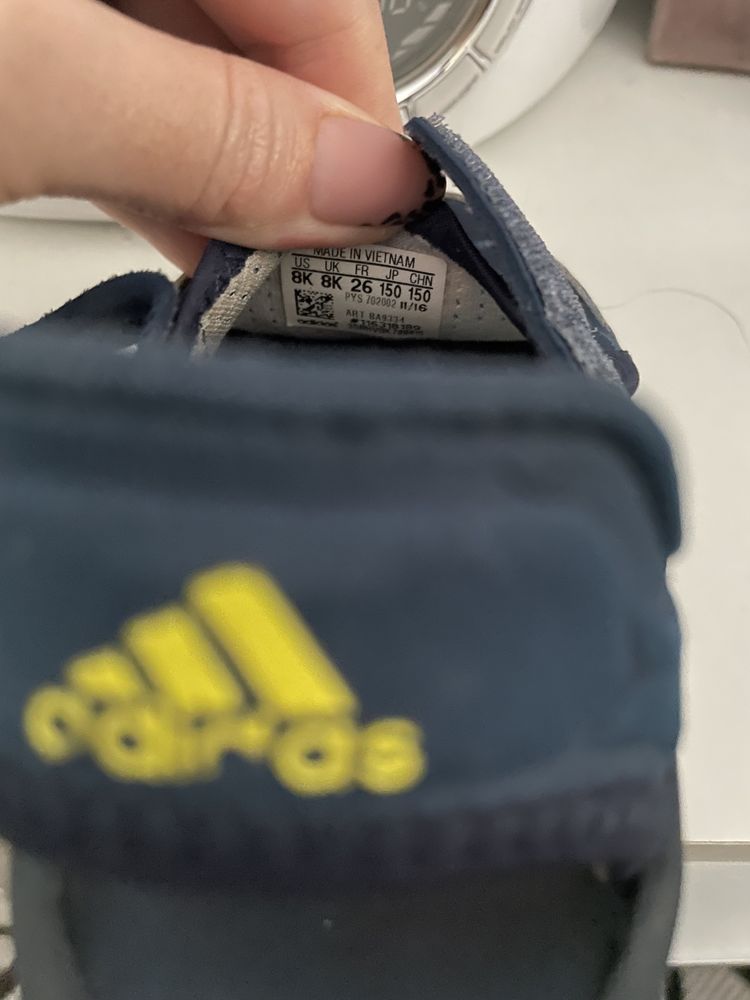 кросовки adidas,босоніжки Адідас
