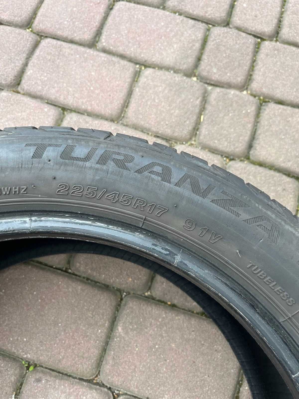 Opony Bridgestone Turanza T001  225/45/17 91V  4x6mm