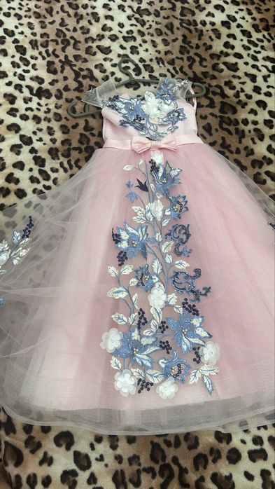 Продам випускні плаття, або надам в оренду