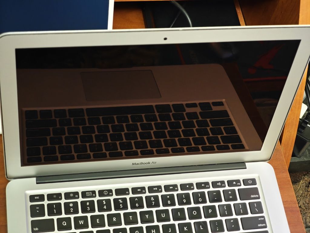 Apple MacBook Air A1369 EMC 2392