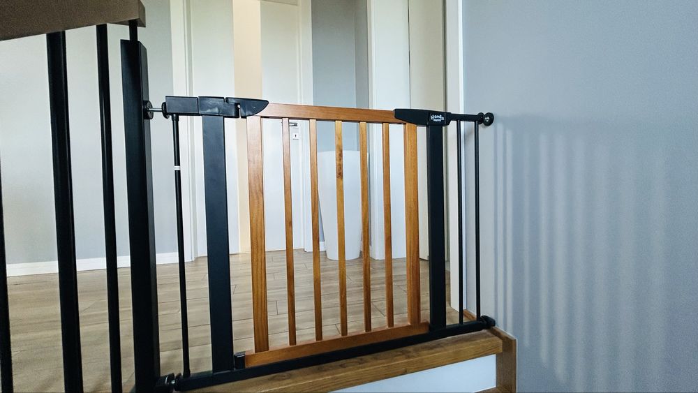Bramka zabezpieczająca drzwi schody dla dziecka Hanks Kids